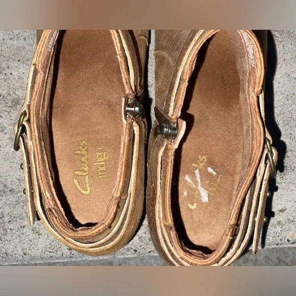 Clark’s Indigo Distressed Spye Belle Brown Leather Ankle Bootie, sized 10‎ - Picture 5 of 6